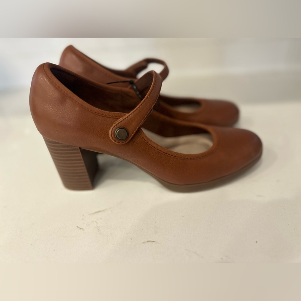 Clarks Women's Brown Mary Jane Block Heel Pumps - Picture 5 of 8